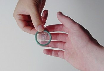 Как надевать презерватив