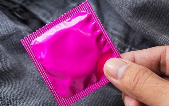 ТОП-5 причин носить с собой презервативы