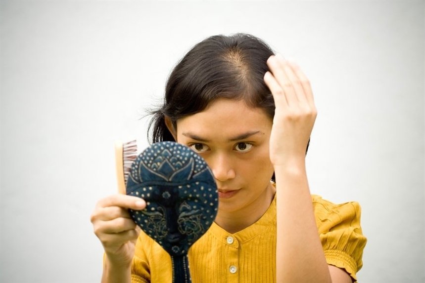7 заблуждений о выпадении волос, в которые мы верим