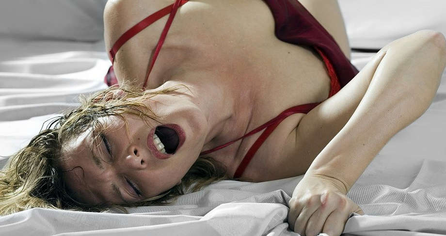 Жесткая вагинальная мастурбация: как оттрахать саму себя?